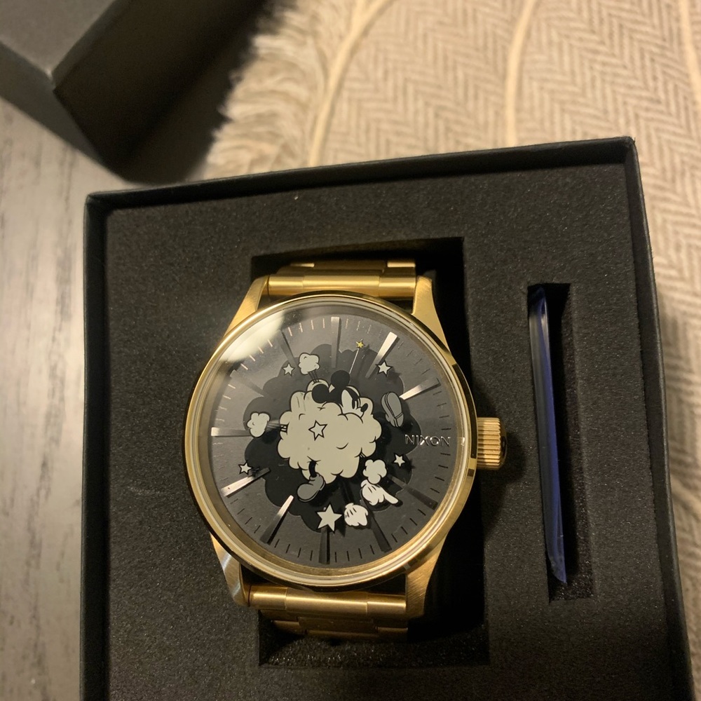 Nixon sentra disney edition